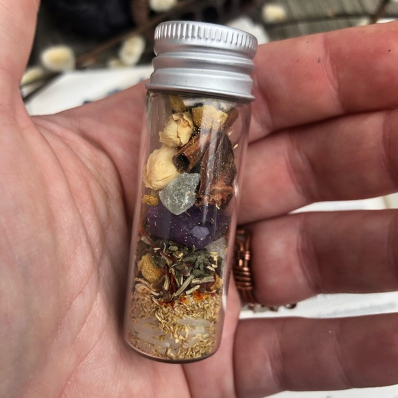 Luck / Prosperity Charmed Spell Bottle - Picture 4 of 11